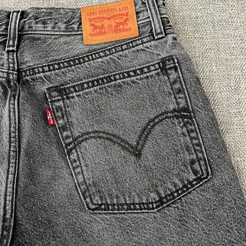 Levi’s - Wedgie Short Rhinestone Shorts - Picture 7 of 9